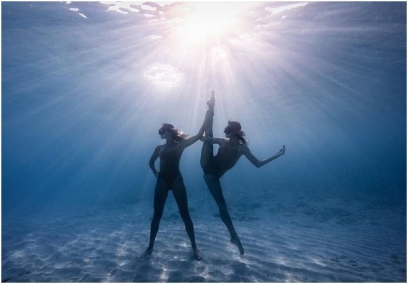 Graciosas sirenas en ingravidez en las pinturas de un fotógrafo submarino (14 fotos) Graciosas sirenas en ingravidez en las pinturas de un fotógrafo submarino (14 fotos)