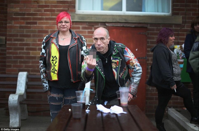 Gray hair in a beard, demon in a rib - how British elderly punks hang out