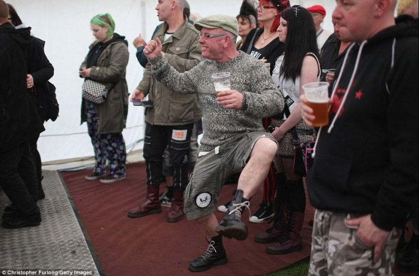 Gray hair in a beard, demon in a rib - how British elderly punks hang out