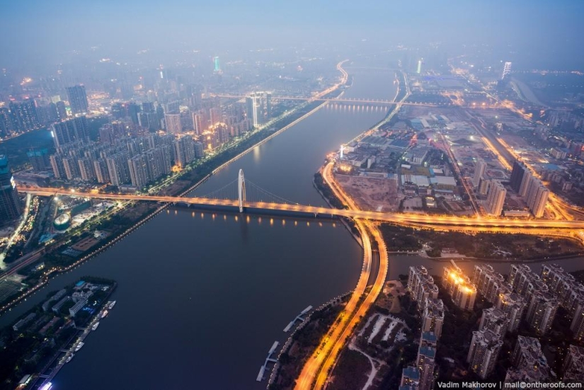 Guangzhou: Roofs and Slums