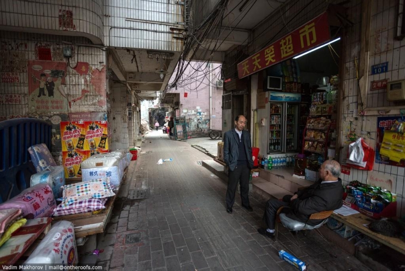 Guangzhou: Roofs and Slums