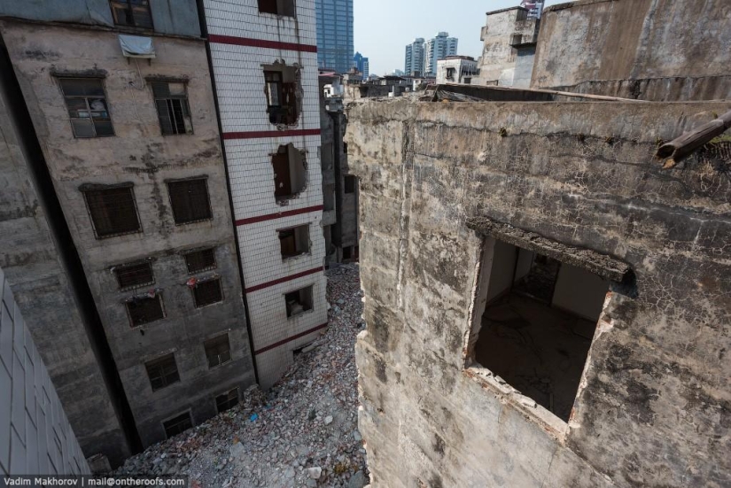 Guangzhou: Roofs and Slums