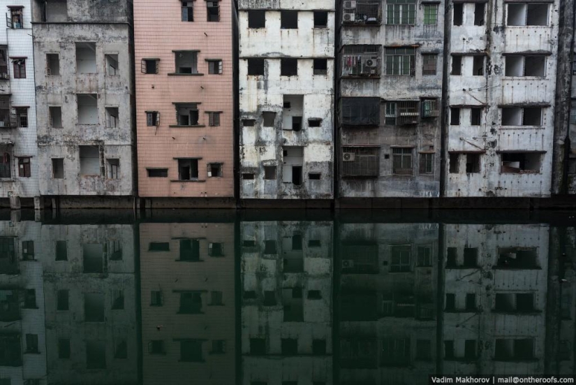 Guangzhou: Roofs and Slums