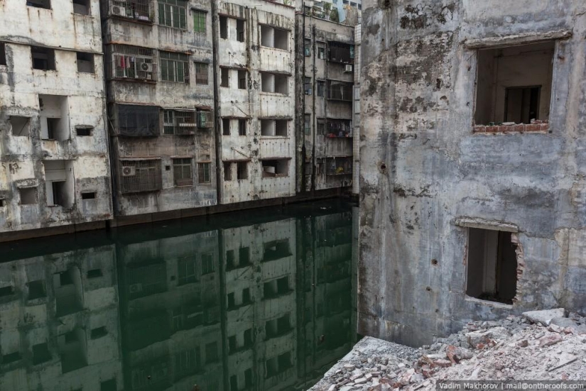 Guangzhou: Roofs and Slums