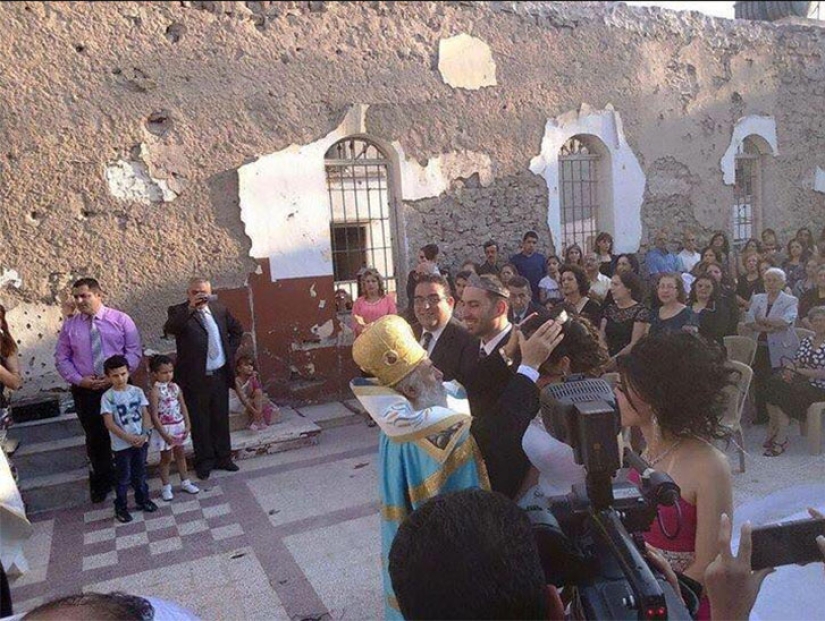 Guerra y paz: una pareja siria organizó una sesión de fotos de boda en las ruinas de Homs