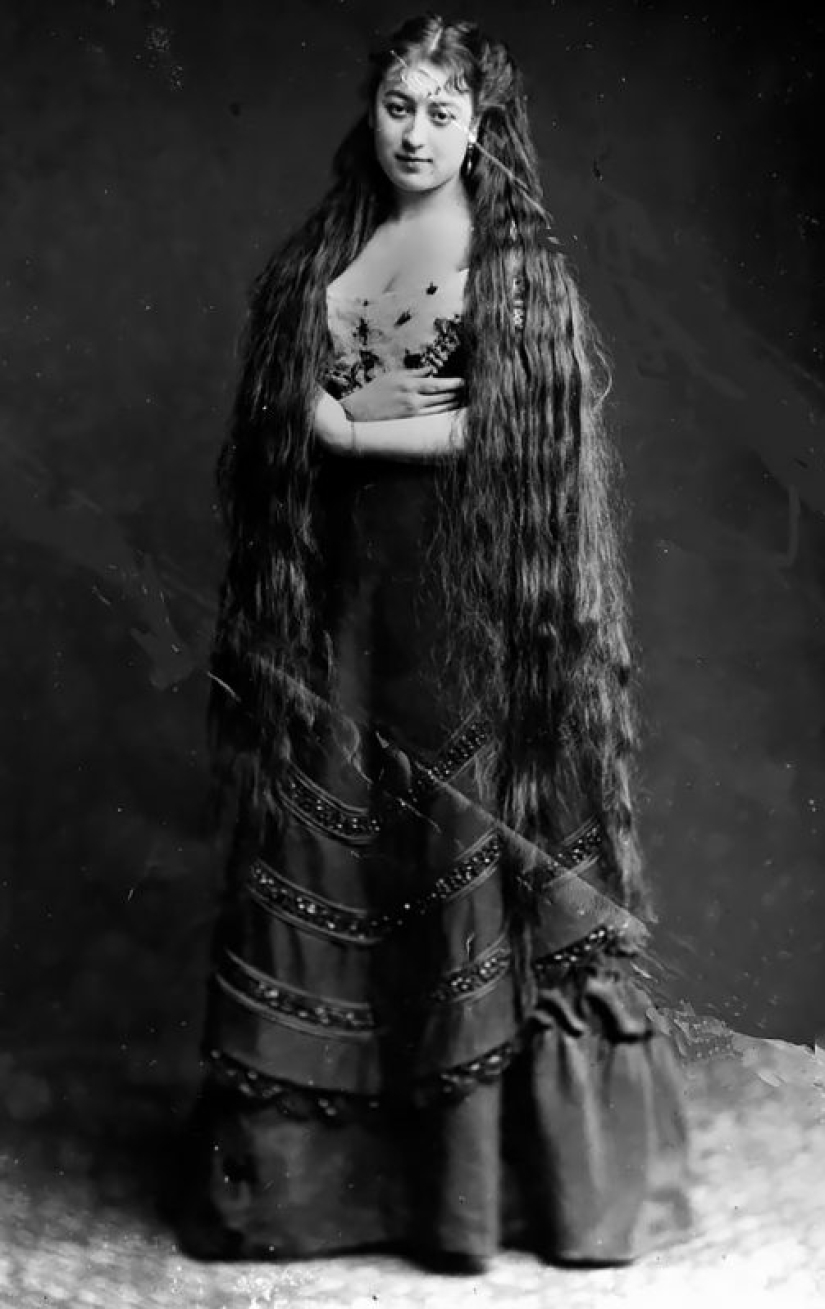 Hair lifetime: beauties of the Victorian era, which never had a haircut