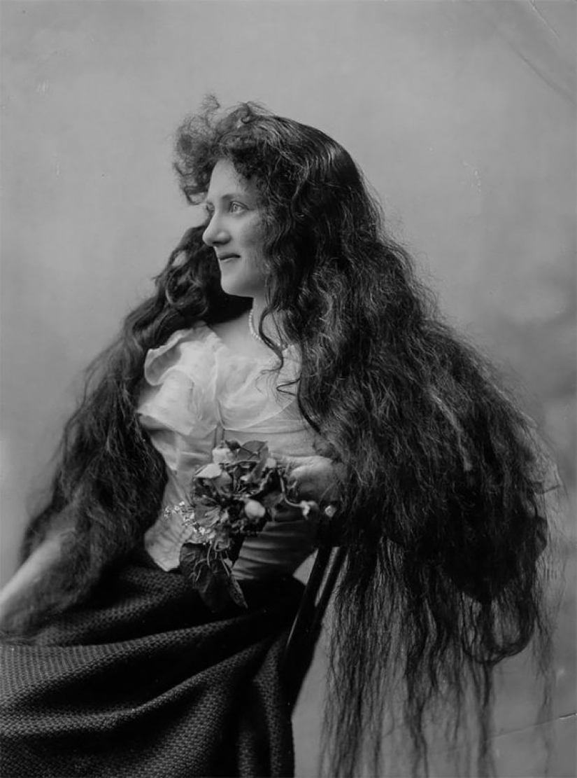 Hair lifetime: beauties of the Victorian era, which never had a haircut