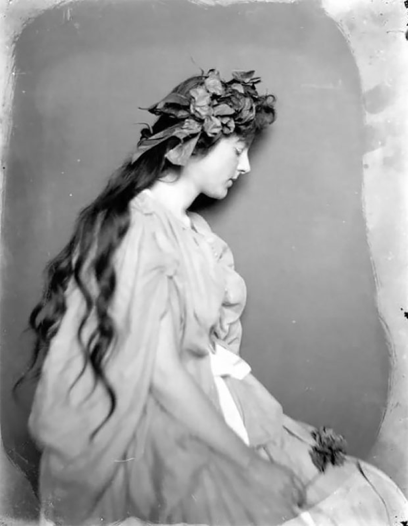 Hair lifetime: beauties of the Victorian era, which never had a haircut