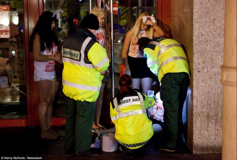 Half-naked drunk students of Britain - this is how the &quot;Massacre&quot; 2014 went