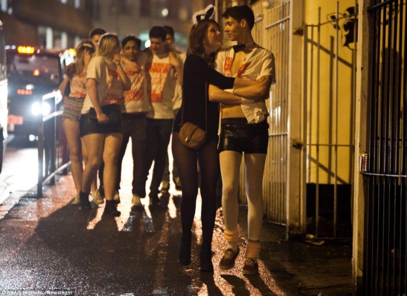 Half-naked drunk students of Britain - this is how the &quot;Massacre&quot; 2014 went