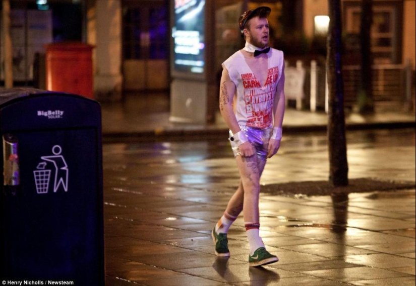 Half-naked drunk students of Britain - this is how the &quot;Massacre&quot; 2014 went