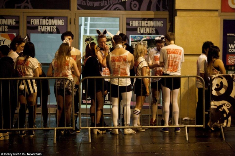 Half-naked drunk students of Britain - this is how the &quot;Massacre&quot; 2014 went