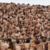 Hambruna: Spencer Tunick volverá a desnudar a todos