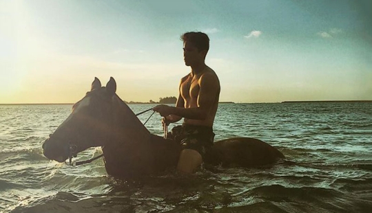 He is on a horse, but you are not: the Muslim prince is recognized as the most desirable bachelor of the planet He is on a horse, but you are not: the Muslim prince is recognized as the most desirable bachelor of the planet