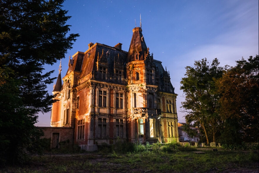 Here Are My 14 New Pics Which I Took At Abandoned Places At Night Using A Lot Of Light