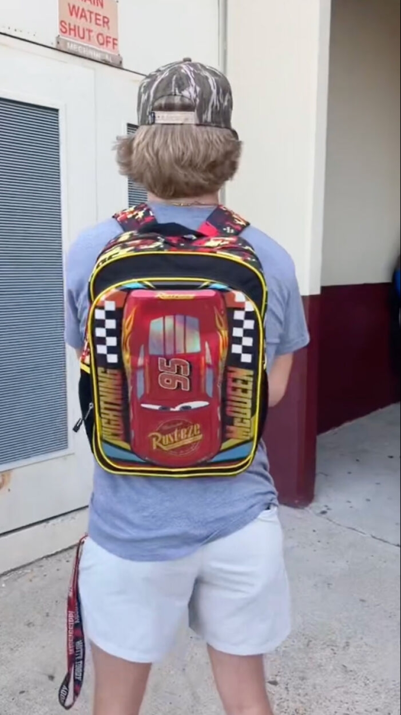 High School Seniors Are Rocking Kindergarten Backpacks To School