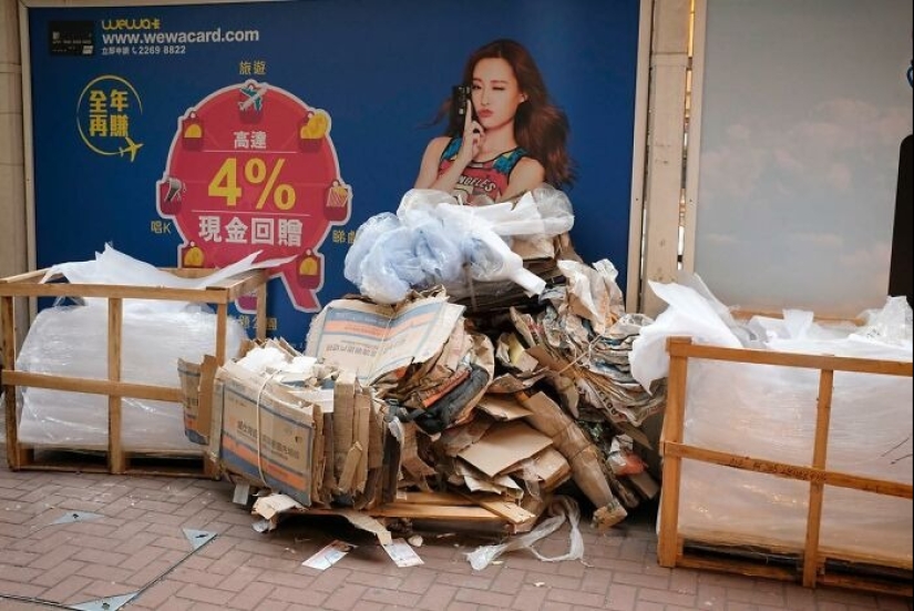 Hong Kong street photographer captures unexpected moments