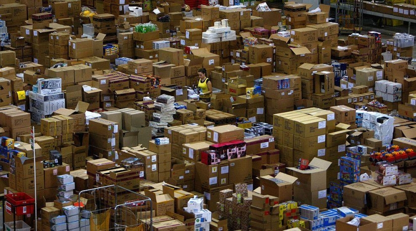 How Amazon warehouses around the world work