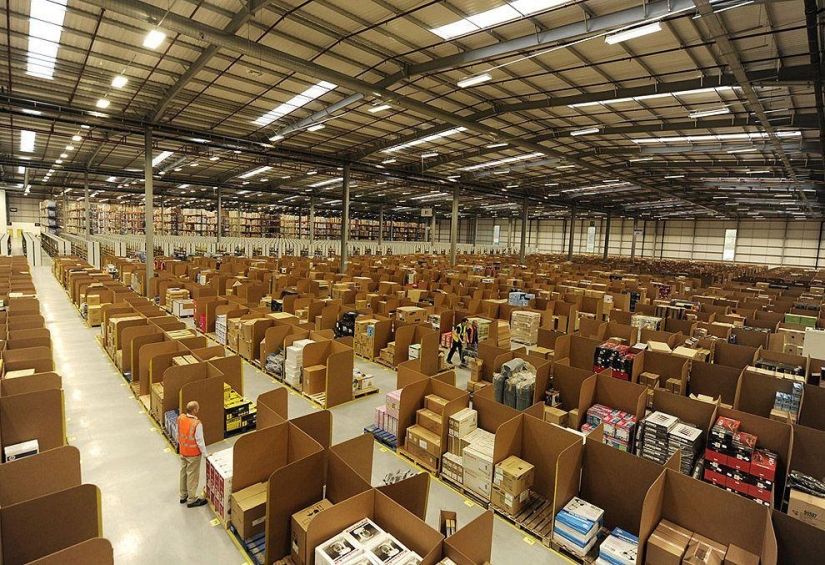 How Amazon warehouses around the world work