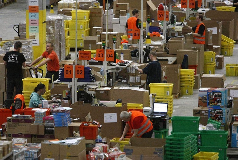 How Amazon warehouses around the world work