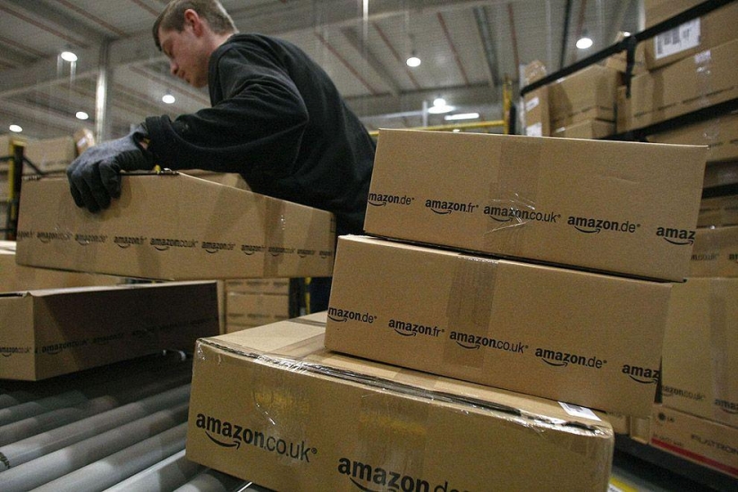 How Amazon warehouses around the world work