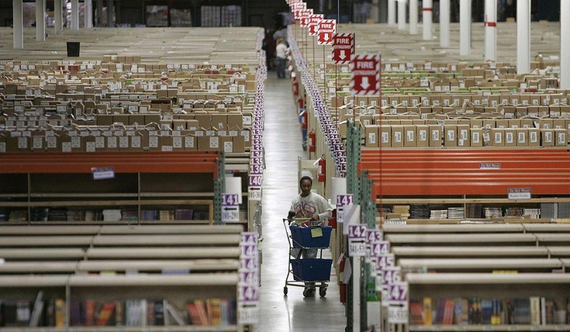 How Amazon warehouses around the world work