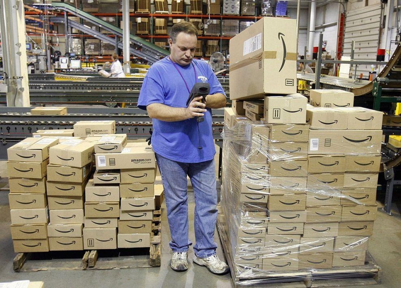 How Amazon warehouses around the world work