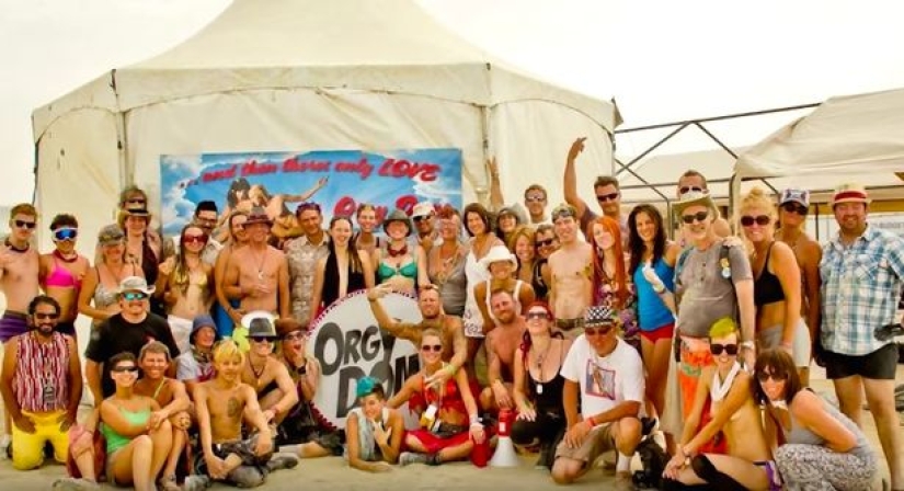 How are the depraved sex parties in the "Dome of Orgies" at the festival in Nevada