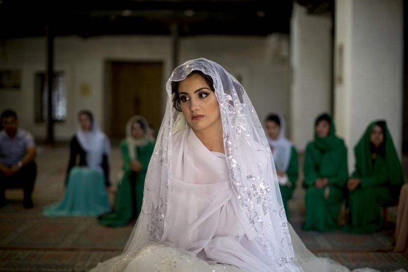 How are the weddings of the Crimean Tatars