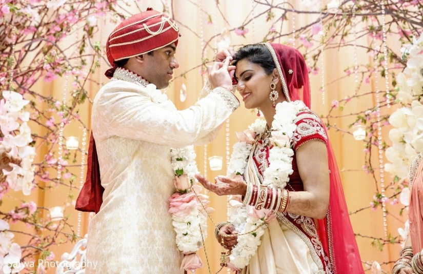 How Billionaires Help Indian Brides: Collective Wedding Traditions in India