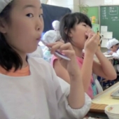 How children eat lunch at a Japanese school