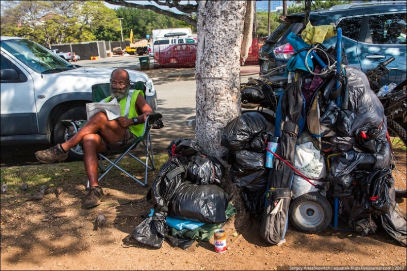 How do homeless people live in Hawaii