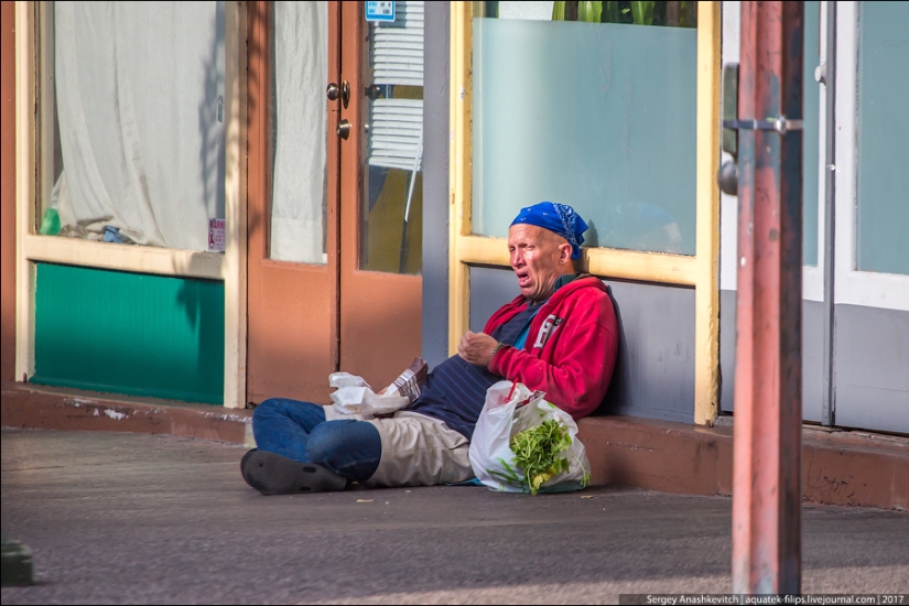 How do homeless people live in Hawaii