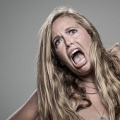 How do people react to a stun gun?