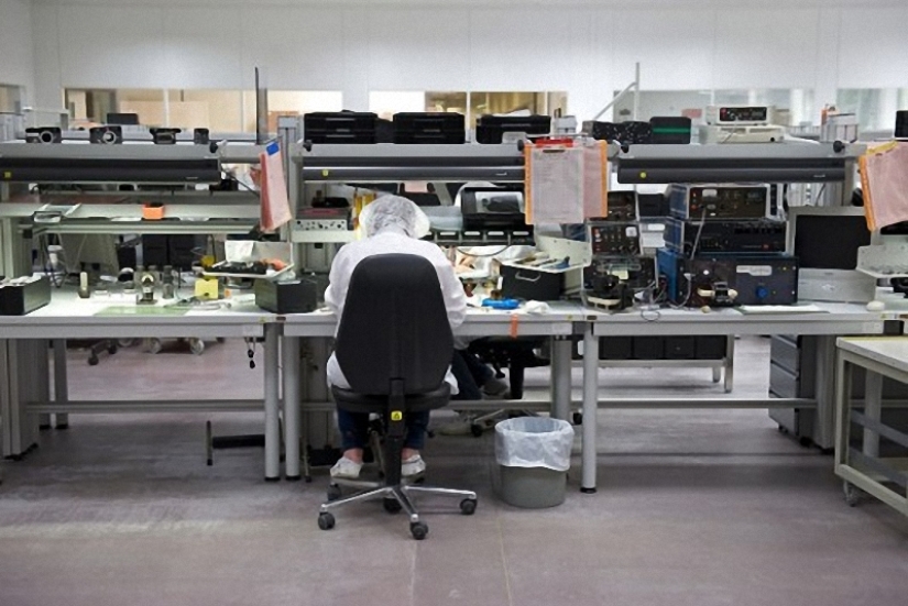 How famous Leica cameras are assembled