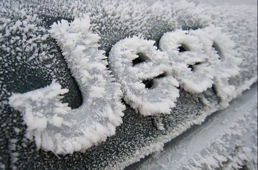 How frost turns cars into art objects