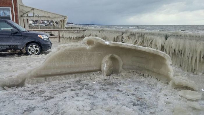 How frost turns cars into art objects