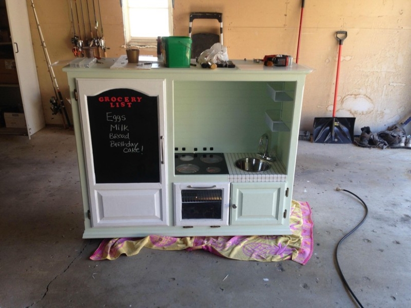 How haters accused a father who built a toy kitchen for his son of raising a &quot;gay&quot;