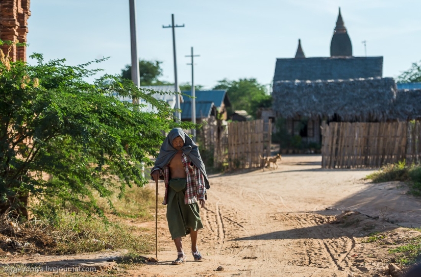 How is life in a wealthy village in Burma?