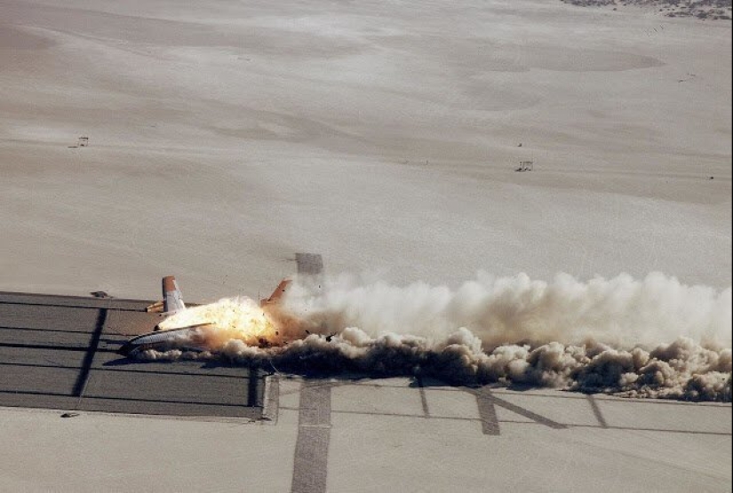 How NASA Blew up a Boeing to Study a Plane Crash from the Outside and Inside