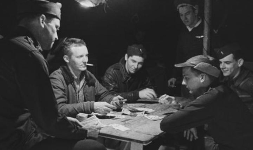 How playing cards helped escape from German captivity