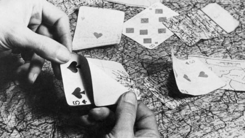 How playing cards helped escape from German captivity