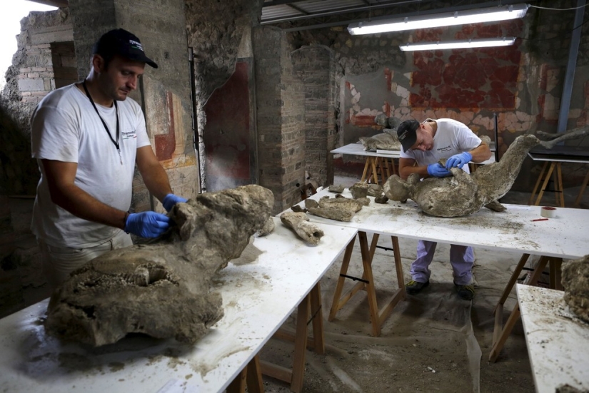 How the inhabitants of Pompeii died