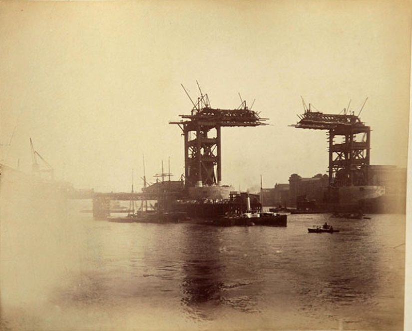 How the Tower Bridge was built