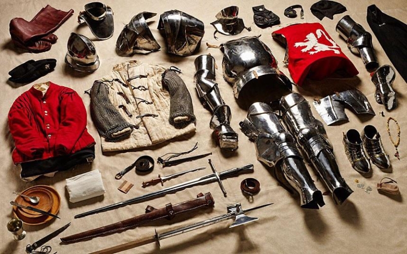 How things have changed over the millennia: the complete combat equipment of British soldiers from the XI to the XXI century