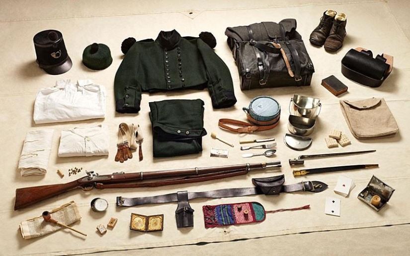 How things have changed over the millennia: the complete combat equipment of British soldiers from the XI to the XXI century