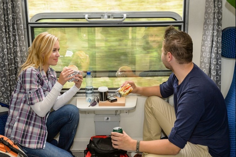 How to behave on the train, so as not to annoy others