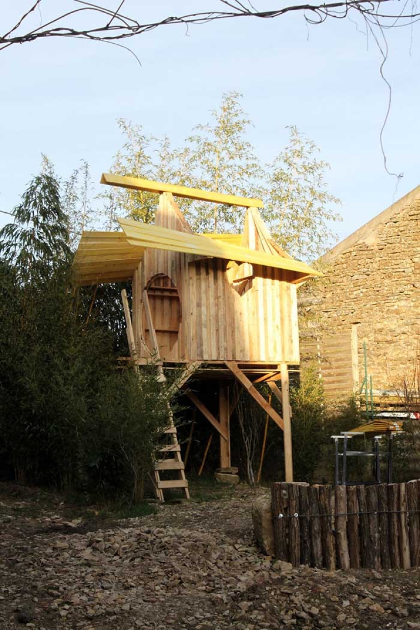 How to build a real castle for a child from ordinary wooden pallets