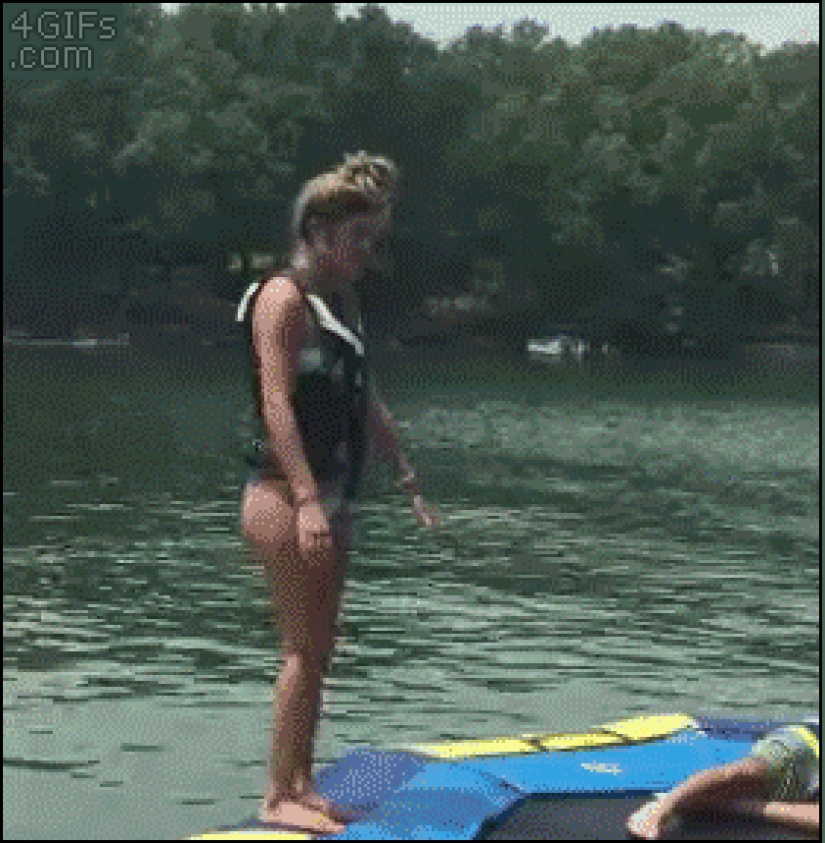 How to fail in just a few seconds: 20+ epic fail with the participation of beautiful girls
