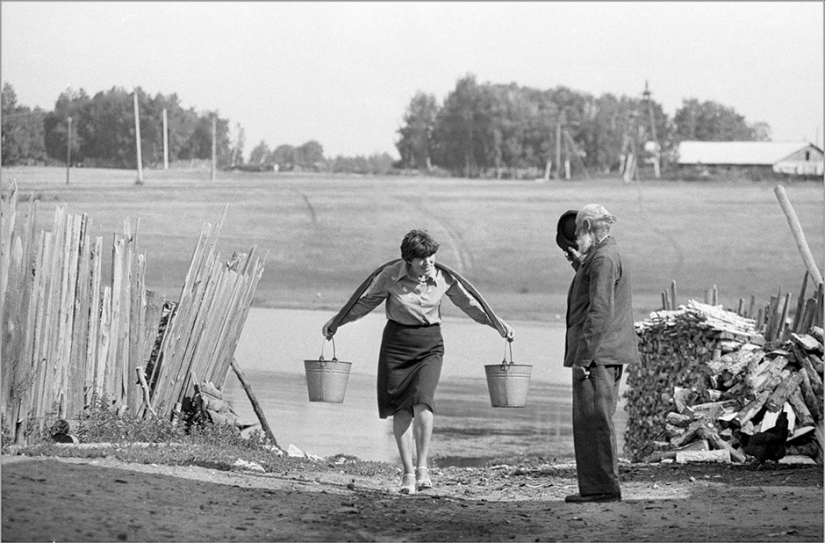 How to stir up grandmothers: selected works of the star of Soviet photography Vladimir Rolov